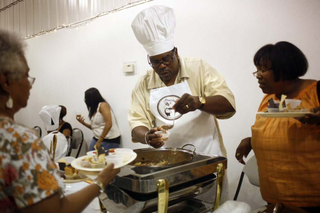 Men show off their cooking skills for fundraiser | News, Sports, Jobs